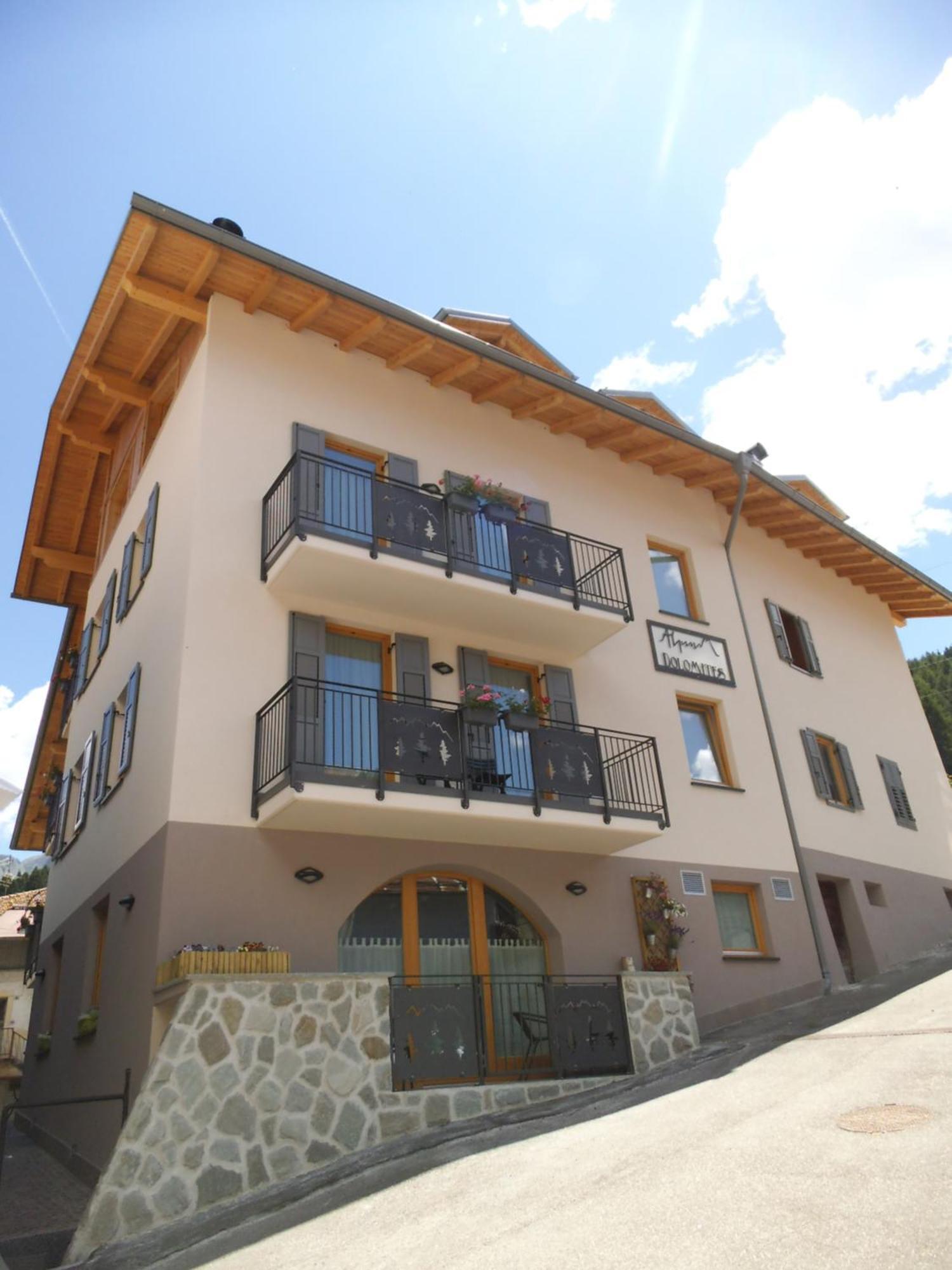 Aparthotel Dolomites Living&Relax Commezzadura Exterior photo